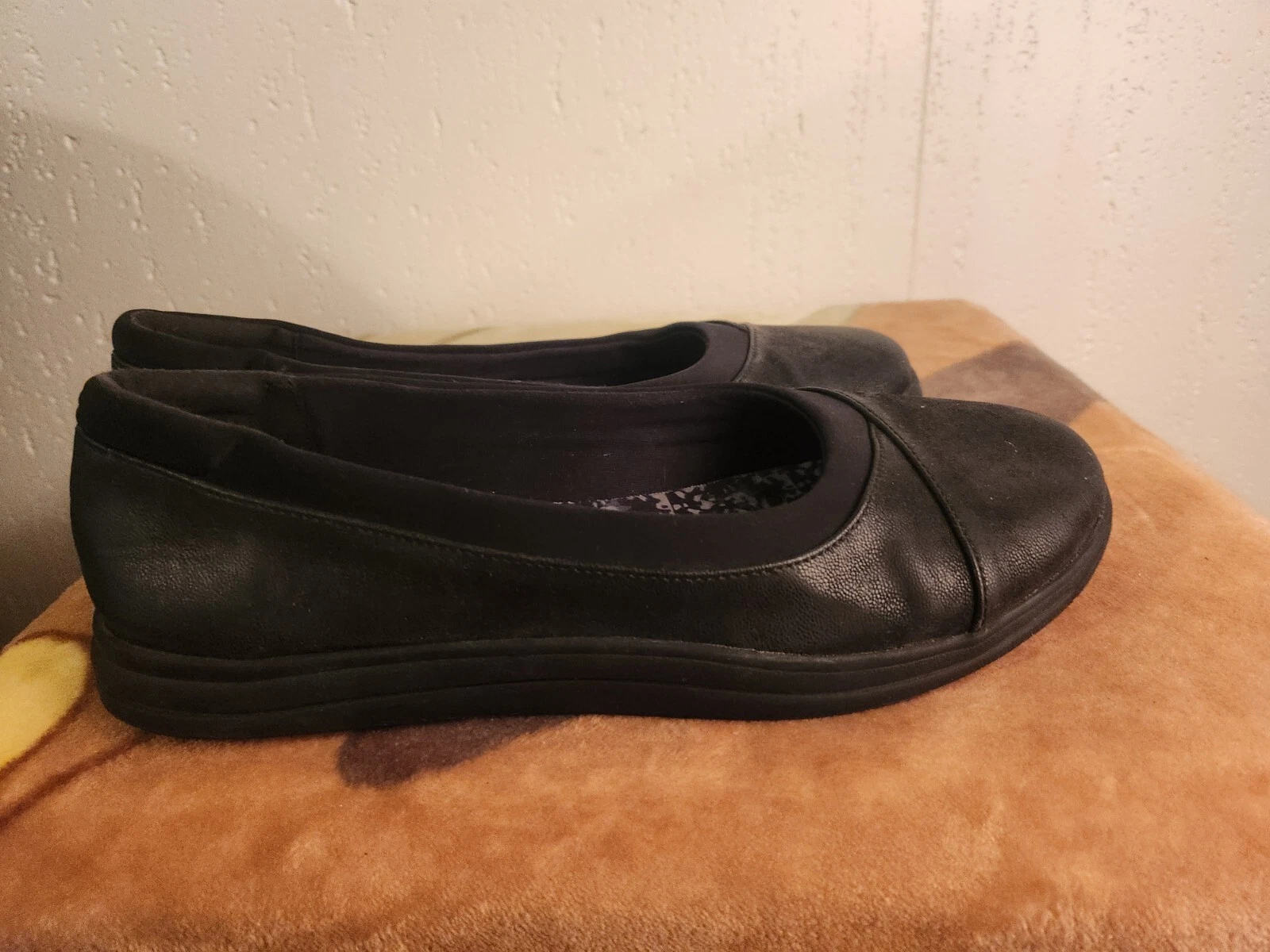 Scarpe basse Clarks Cloudstoppers da donna taglia 9 M nere slip on casual #44