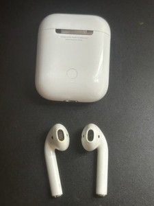 Apple AirPods 1ra Generación Audífonos Intrauriculares con Estuche de Carga - Blanco