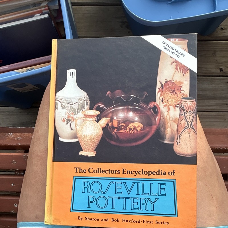 Collector Books Roseville Pottery Encyclopedia HC Illustrated Huxford