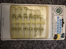 Bachmann 42204: HO Scale Railroad & Street Signs (24 pcs), NIB