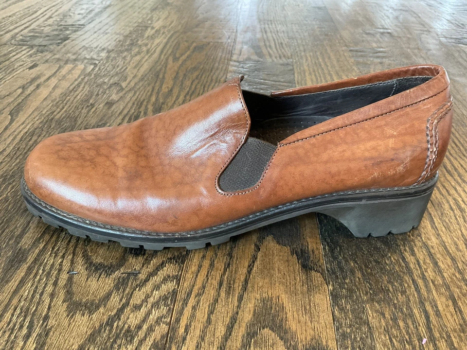 Zapatos mocasines sin cordones COLE HAAN Country de cuero marrón 011139 para mujer talla 9B de EE. UU. Foto 2 de 4