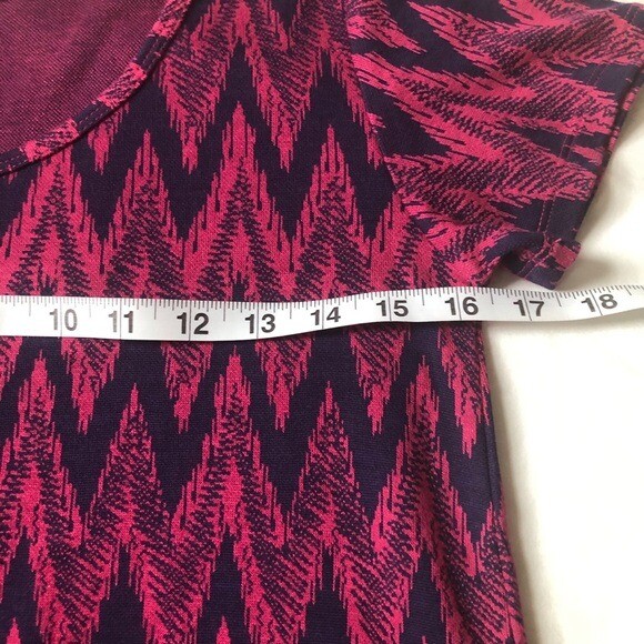 Lularoe Classic Tee Patterned Geometric Purple XX… - image 5