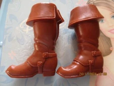 BARBIE DOLL / PAIR OF SHOES: BOOTS, PUMPS ....... (2796)