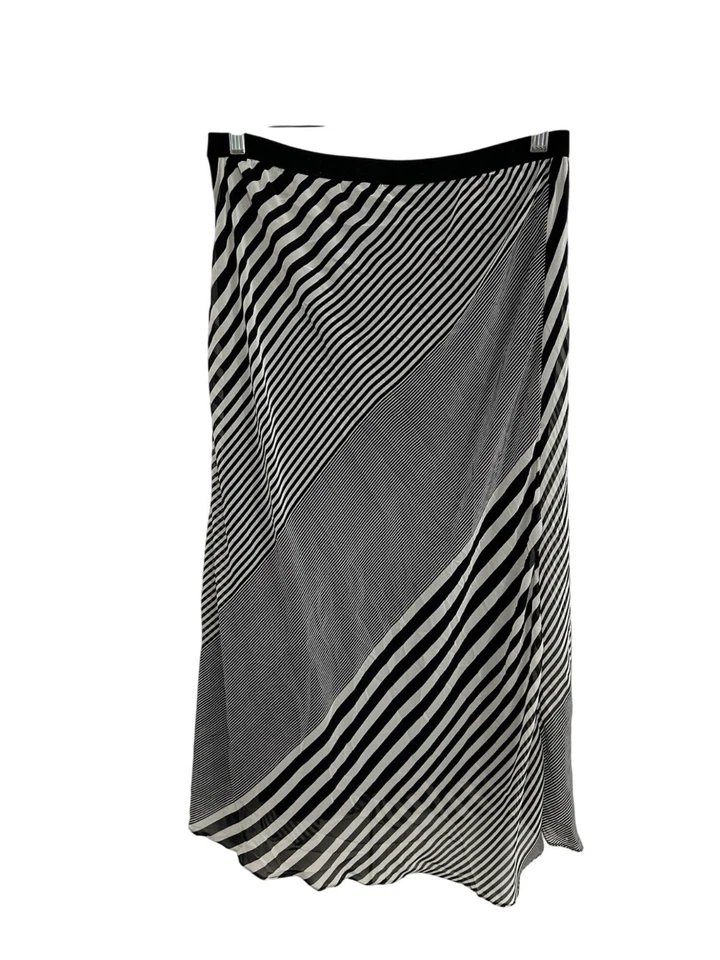 Falda midi Pleione negra blanca a rayas talla grande cintura elástica salidas modernas Foto 2 de 4