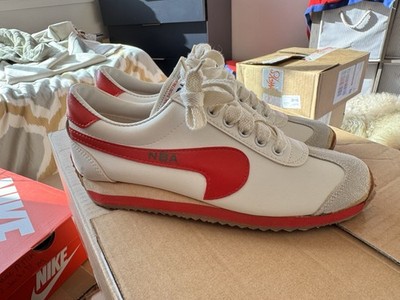 GENUINE 1970's NBA X KINNEY SPORTS UPSIDE DOWN SWOOSH SIZE 4 MEN
