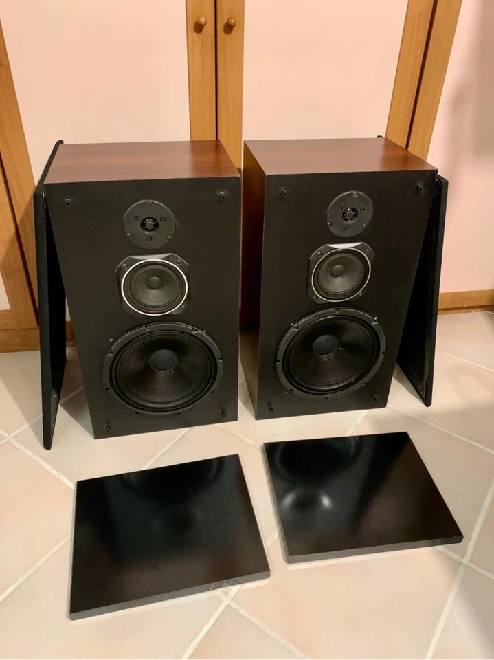 Casse acustiche audio a 3 vie Toshiba con rivestimento in legno - Immagine 2 di 4