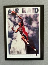 1994 Skybox Basketball Scottie Pippen Air Raid #321 Chicago Bulls