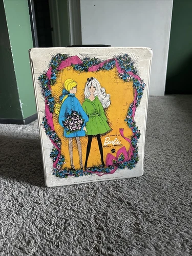 Vintage 1968 Mattel The World of Barbie Doll Trunk Case, White.