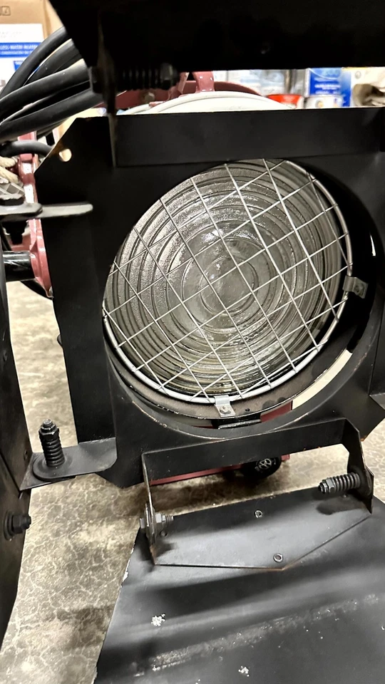 Mole Richardson 2000W Type 5291 Tungsten, Includes Bulb, Barn Doors, Plug! - Image 3 of 3