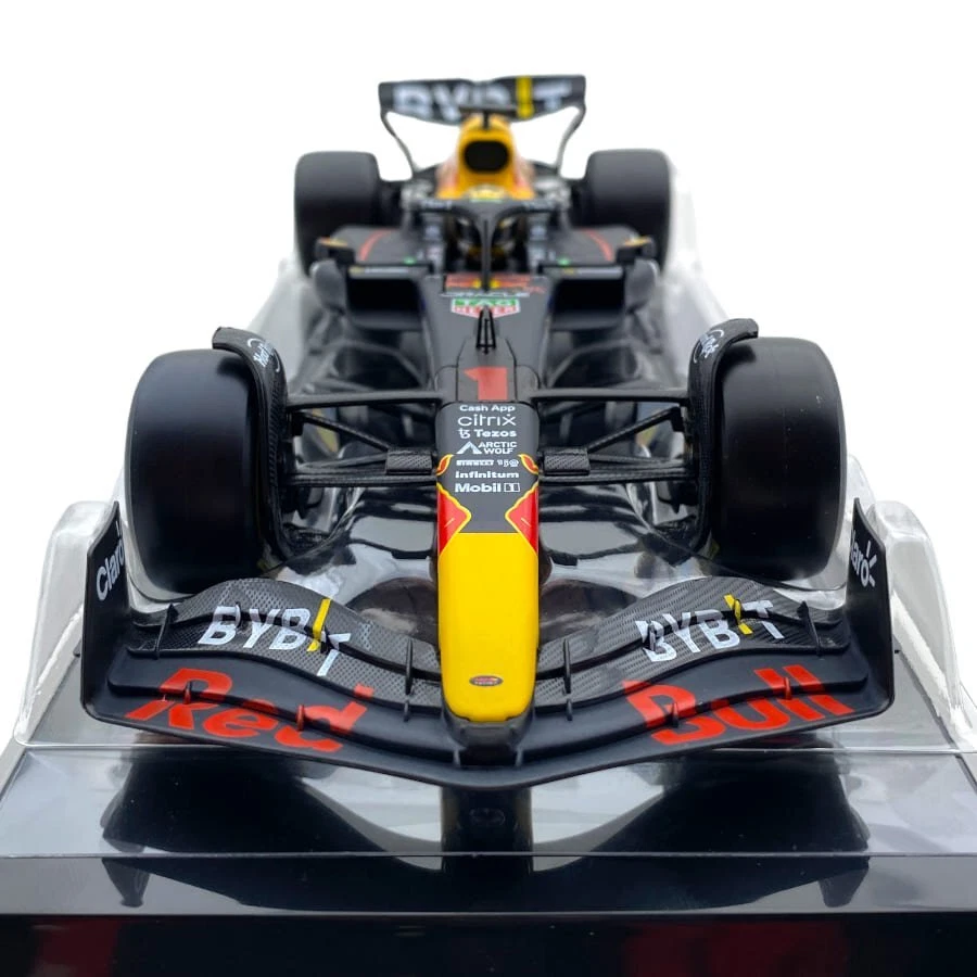 Modellino F1 Bburago 1/24 RedBull RB18 F1 World Champion 2022 Max Verstappen #1 - Immagine 4 di 4