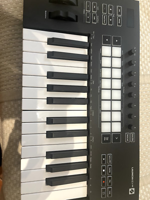 Novation Launchkey Mini Mk3 25 Mini-key Midi Keyboard Controller