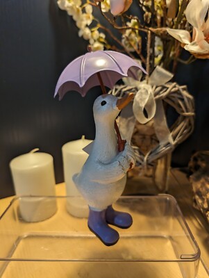 Flieder Harz Ente mit lila Stiefeln und Regenschirm Ornament