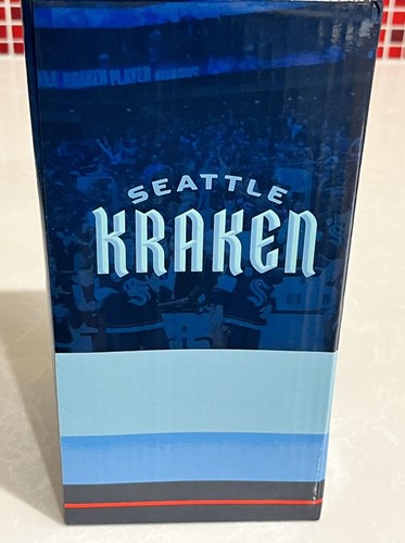 Adam Larsson NHL Seattle Kraken SGA 2022 Wackelkopfknoten 12/20/22 - schneller Versand - Bild 5 von 6
