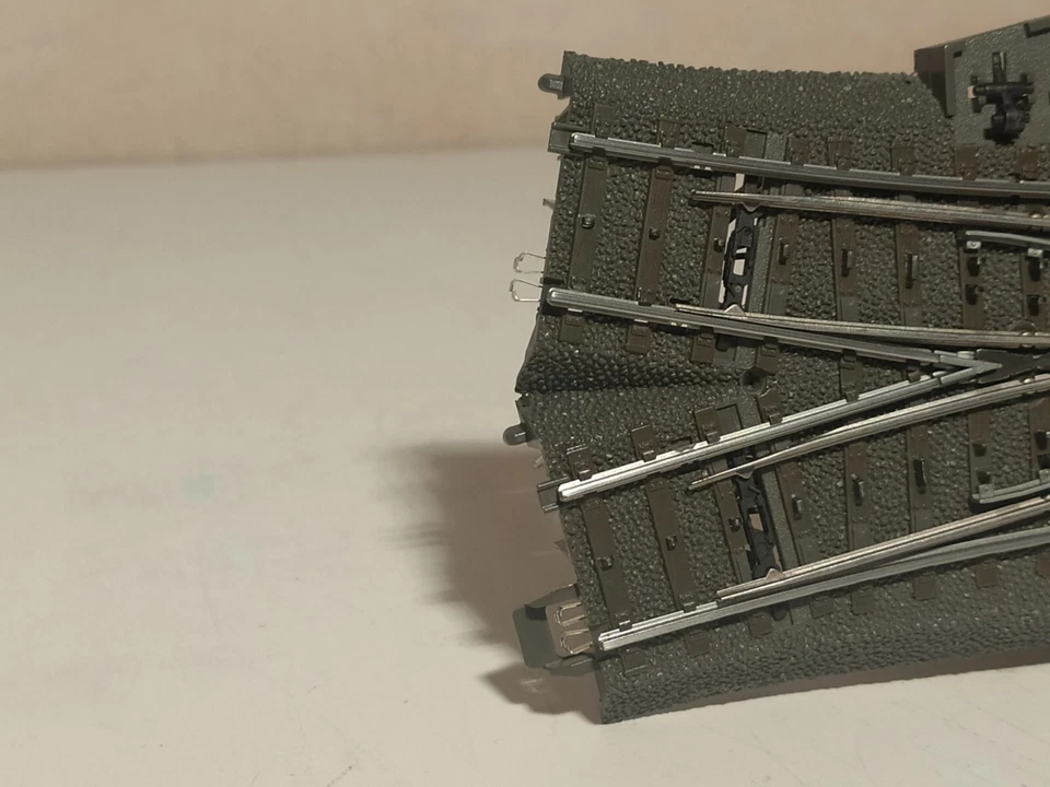 Märklin HO - 24620 - Scambio doppio C inglese, con motore e luci - nuovo S2 - Immagine 3 di 3