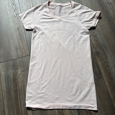 Lululemon Women s Swiftly Tech Short Sleeve Pink Crew Workout Top Size 2
