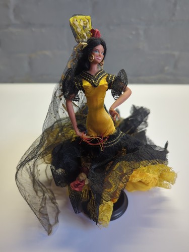 Vintage Flamenco Dancer Figurine 70s Kitch Decor Yellow And Black Model - Picture 7 of 7
