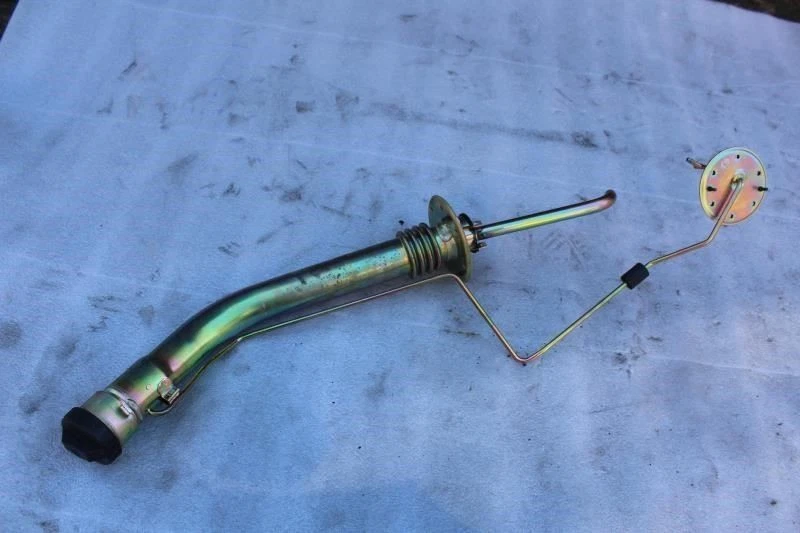 1997 1998 1999 2000 LEXUS SC400 FUEL FILLER NECK PIPE Foto 2 de 4