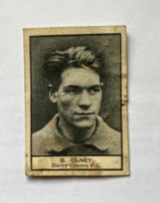 SEHR SELTENE HALBMOND Konfekt Fußballer.   1925 - B Olney Derby County FC