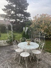 table et chaises de jardin