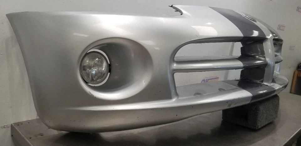 04 DODGE VIPER GEN 3 FRONT BUMPER ASSEMBLY SILVER WITH GRAY STRIPES Foto 3 de 4