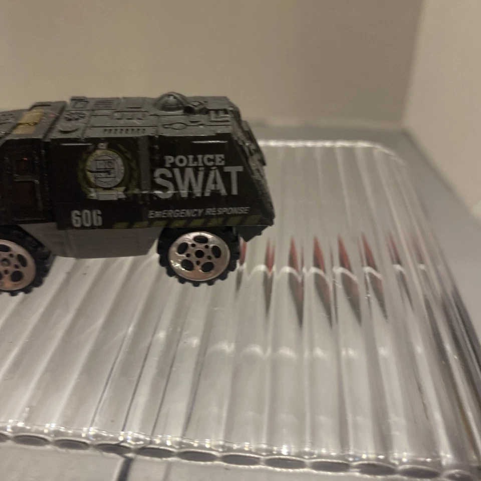 2009 SWAT EMERGENCY RESPONSE WELLY DIECAST CAR TOY Black Tank A12 - Image 4 of 4