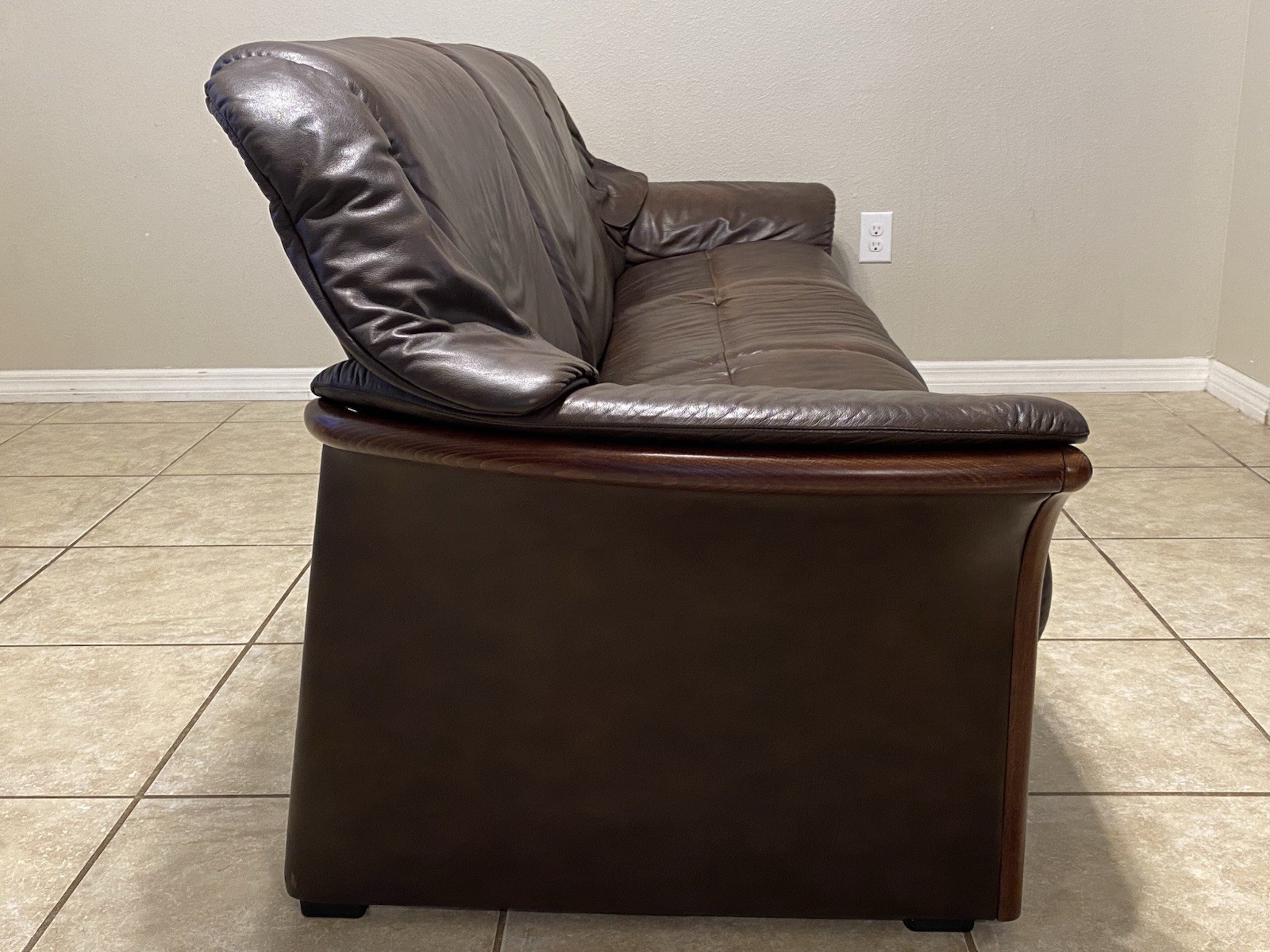 Ekornes Stressless ‘El Dorado’ Low Back Leather Sofa Recliner Norway Furniture