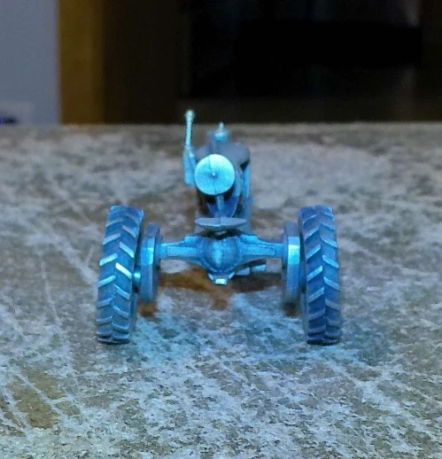 1/43 unbranded farmall F-20 pewter tractor in nice shape used - Image 4 of 4