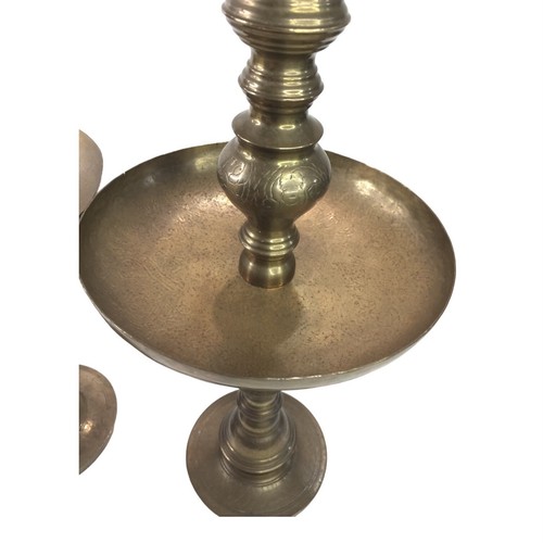 "Par retro de candelabros de altar de latón grabado de colección 16"" pilar grande" - Imagen 5 de 17