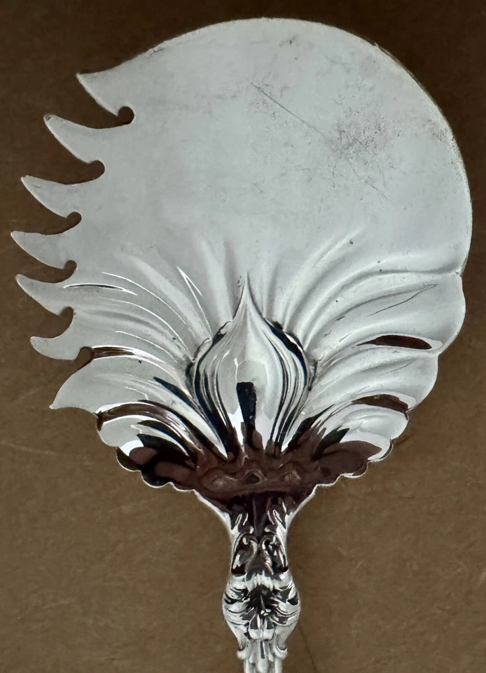 WHITING MFG LILY 6” STERLING PEPINO SERVIDOR PIEZA ANTIGUA Foto 3 de 4