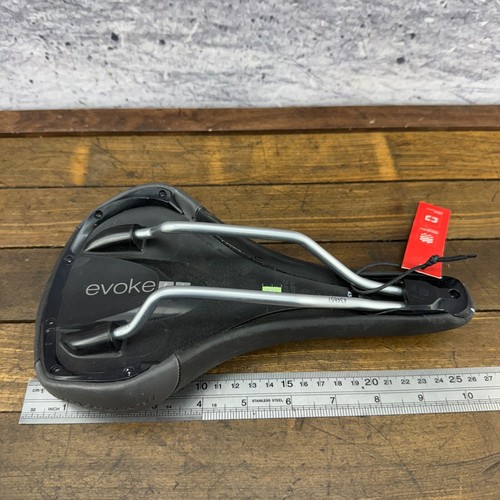 Bontrager Evoke Race Seat Black Saddle CRMO Rail Race Mountain Bike Road - Picture 16 of 18