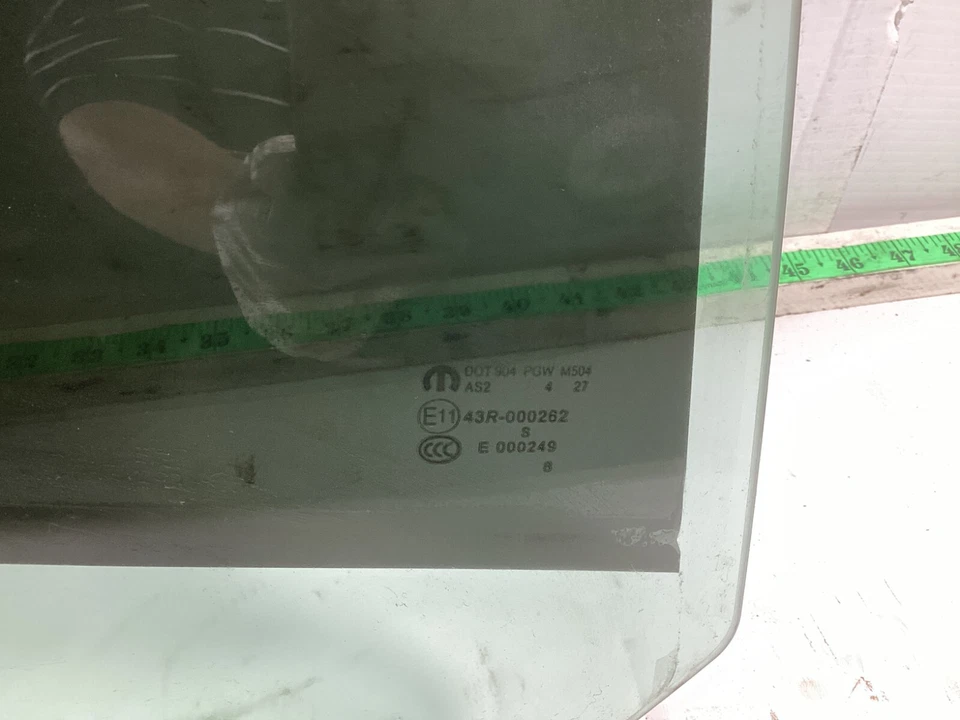 2011 - 2014 Dodge Charger Rear Right Side Door Window Glass 43R000262 OEM. - Image 2 of 4