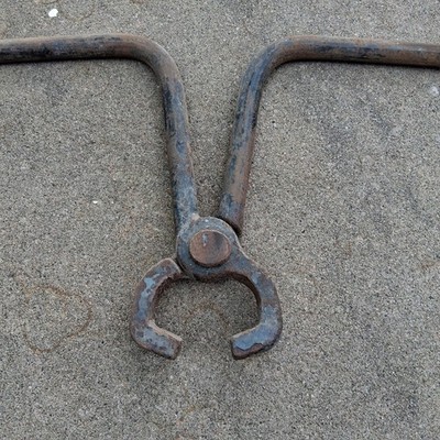 2 Man Railroad Rail Track Tongs Estate of ATSF BNSF Employee Unmarked 43 1/2''