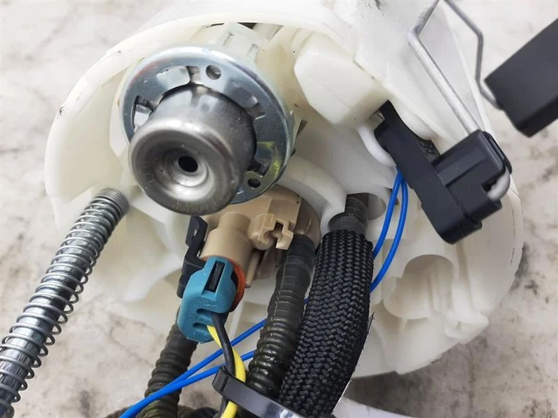 Conjunto de bomba de combustible 09-14 CADILLAC ESCALADE ESV 19299715 Foto 3 de 4