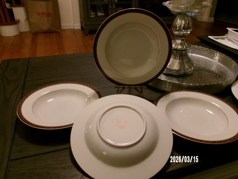 Mikasa Grande Ivory China # L5513 Aramis 8.5" Rimmed Soup Bowl (4) BLACK GOLD
