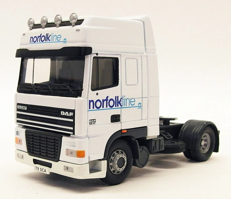 Corgi 1/50 Scale CC99129 - DAF XF Super Space Cab Curtainside & Fridge - Image 3 of 4