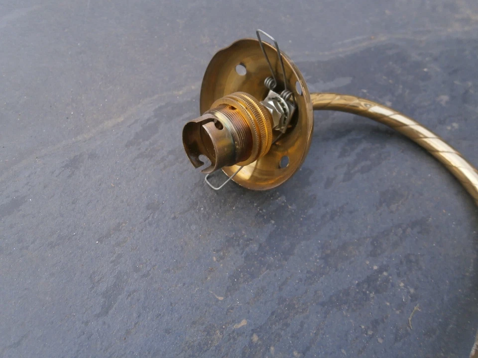 ART NOUVEAU CAST BRASS LOTUS FLOWER DESIGN SWIRLED  GOOSENECK TABLE LIGHT LAMP - Image 3 of 4