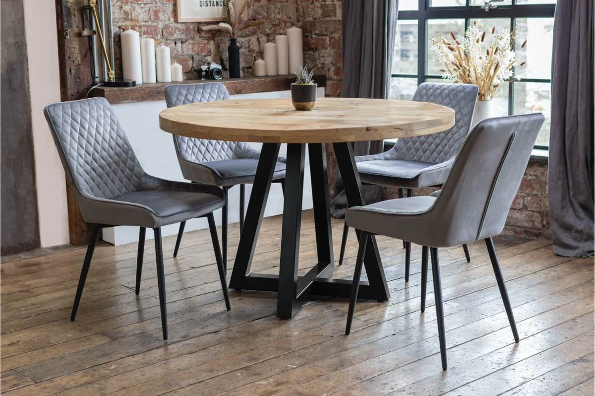 Round dining 2024 table for 4