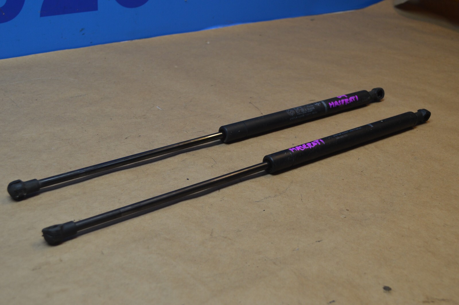 2004 M138 MASERATI M128 GT COUPE HOOD BONNET SHOCK LEFT & RIGHT PAIR 384300122