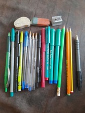 Lot 20 Fournitures de bureau , école - stylos , crayons