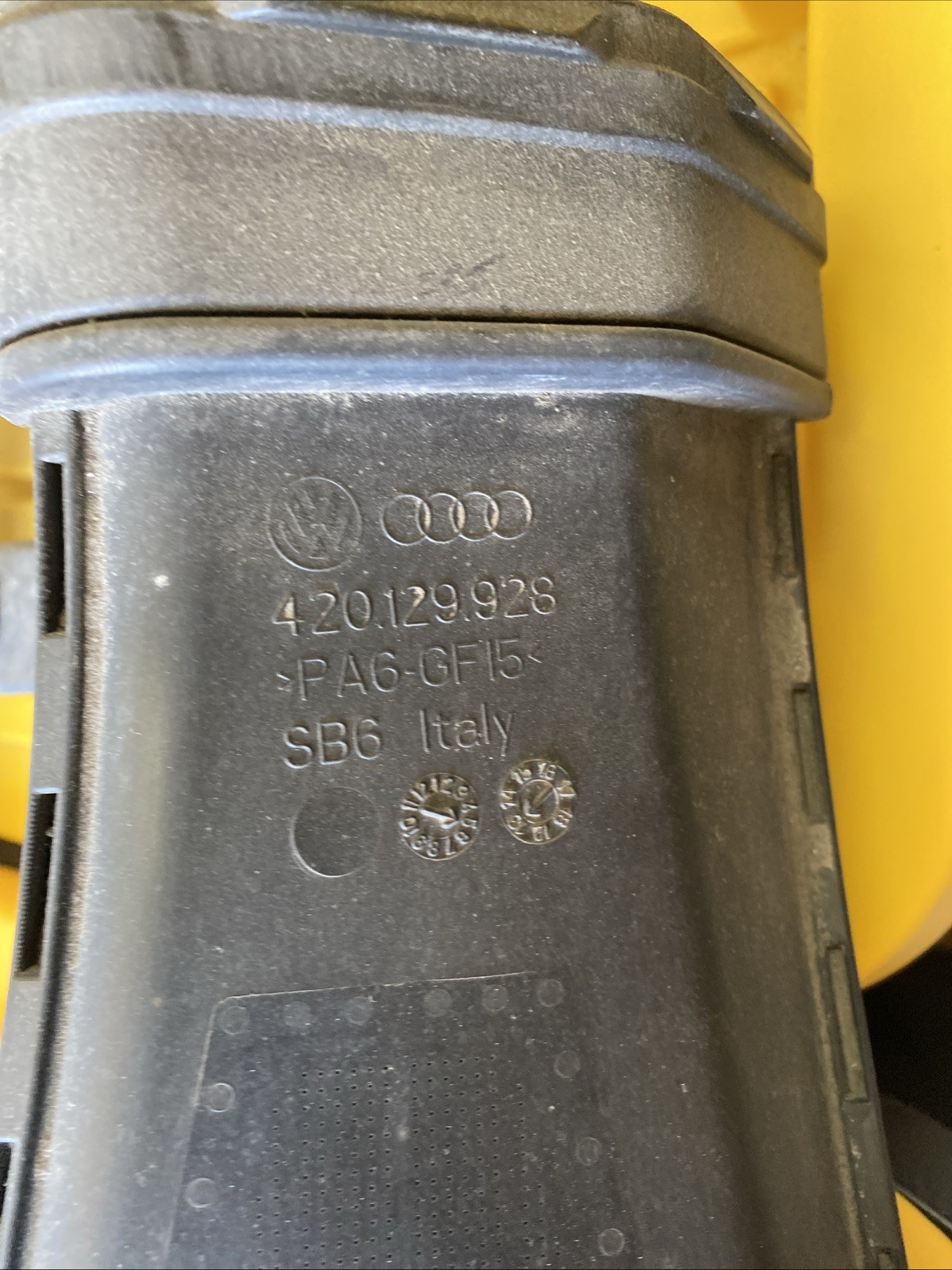 2014 2015 Audi R8 V8 Right Passenger Side Air Intake Duct Tube Hose Oem