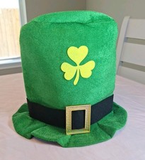 St. Patrick's Day Top Hat Green With A Buckle And Shamrock New