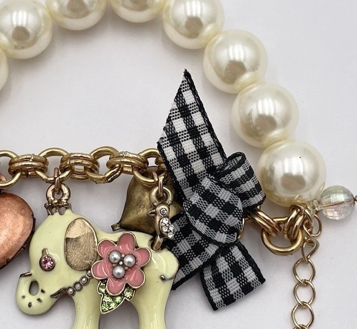 Pulsera elástica Betsey Johnson para mujer medallón corazón perla elefante dije nueva con etiquetas Foto 4 de 4