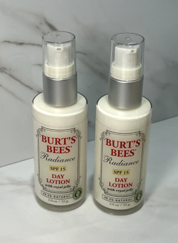 Burt's Bees Radiance SPF 15 Day Cream with Royal Jelly 2 oz Lot of 2 - Afbeelding 1 van 3