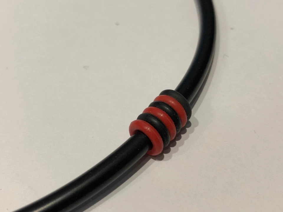 Collar Goma - Collar Caoutchouc - Negro Y Rojo Foto 4 de 4