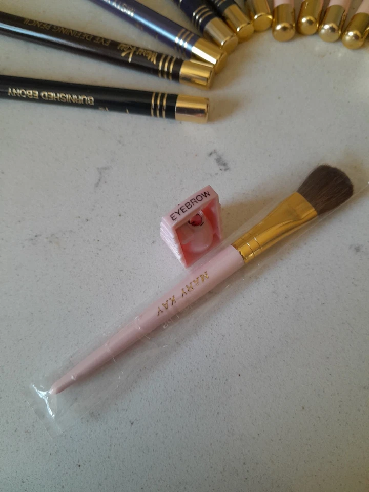 Vintage 19 Pc NOS Mary Kay Eye Brow/Lip Liner/Eye Defining Pencil Assorted Lot - Image 2 of 4