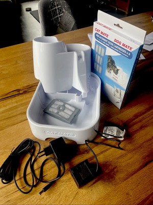 Cat Mate Haustier Trinkbrunnen mit drei Ebenen  + 6er Pack Filter