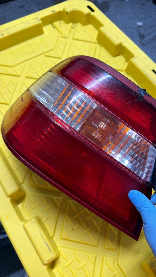 Luz trasera izquierda genuina Nissan Cima Y33 Infiniti Q45 OEM usada envío gratuito B224-10 Foto 3 de 4