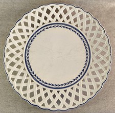 BEAU PLAT AJOURÉ VANNERIE EN PORCELAINE TENDRE DE TOURNAI BELGIQUE