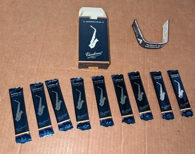 Vandoren SR2115 Strength 2.5 Traditional Alto Saxophone Reeds - Pack of 9