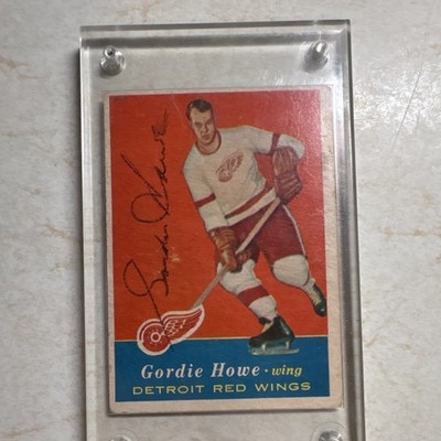 Topps 1957-58 Gordie Howe Detroit Red Wings #42 Autographed Hockey Card